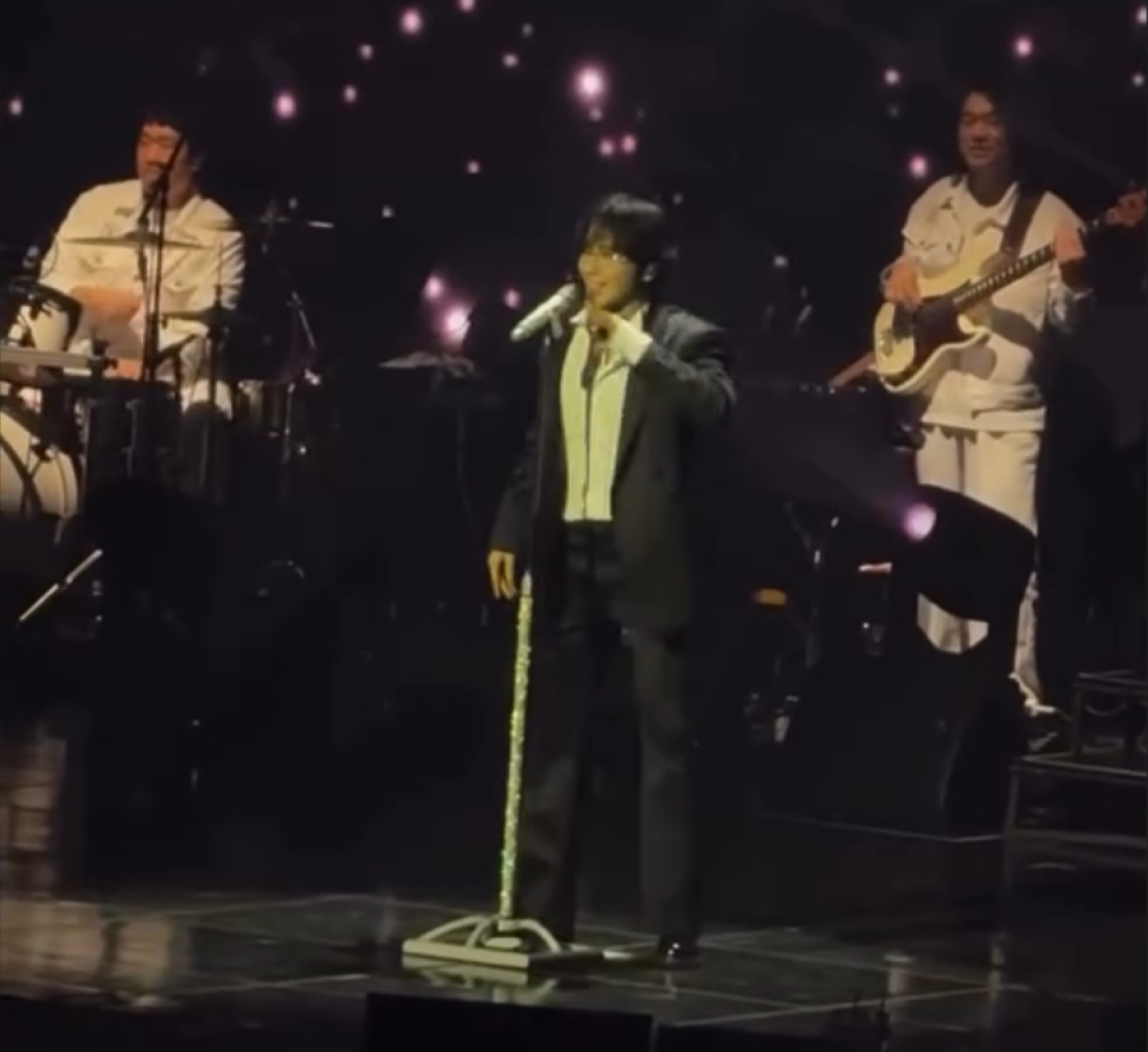 Jung Yong Hwa Custom Mic Stand image 2